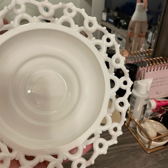 Milk glass lace edge bowl - Picture 4 of 7